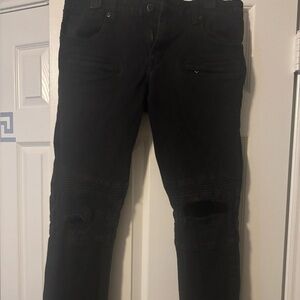 Kilogram Men's Black Ripped Knee Skinny Jeans